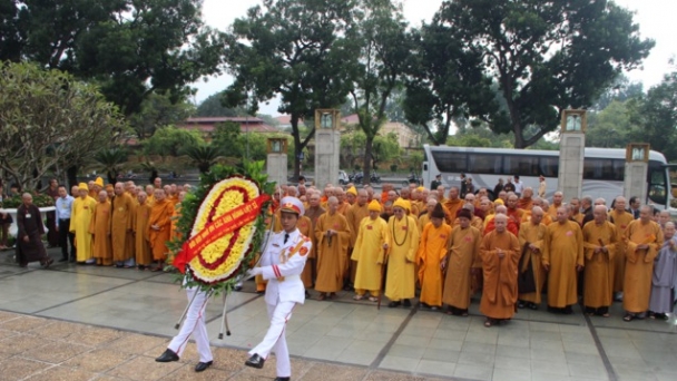 Sáng 22/11: Đại biểu tham dự Đại hội Phật giáo toàn quốc vào viếng lăng Chủ tịch Hồ Chí Minh