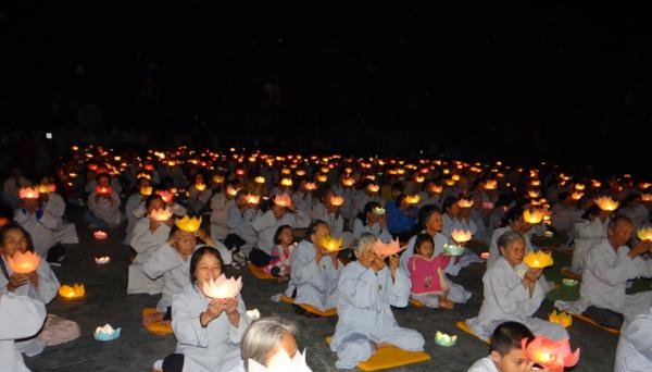 Lâm Đồng: Linh thiêng đêm hoa đăng 'Vu lan thắng hội' tại chùa Hội Phước 