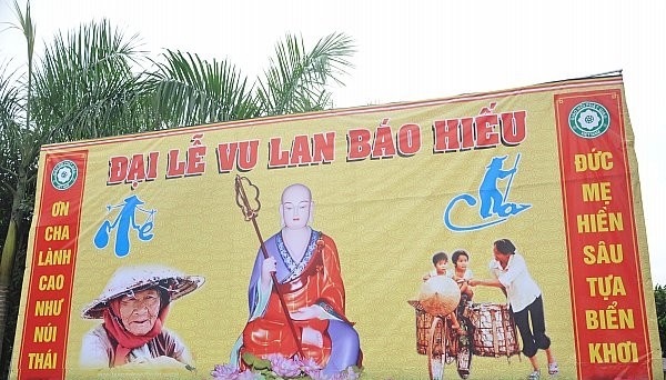 Về chùa quê đón lễ Vu Lan sớm…