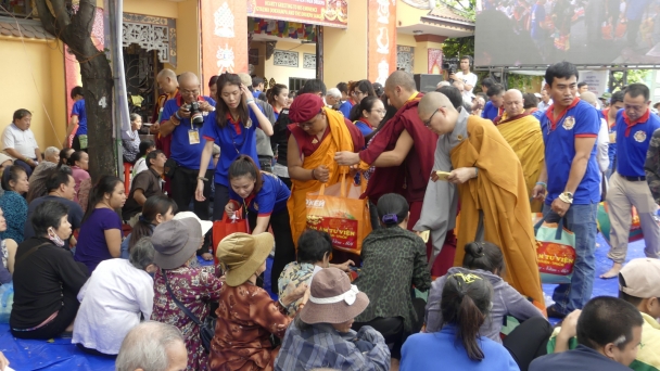 Ngài Gyalwa Dokhampa và các hoạt động tại Pháp hội Quan Âm tu viện