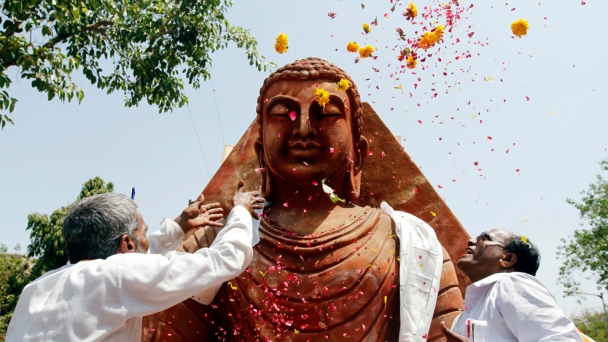 Những hình ảnh ấn tượng tại Đại Lễ Phật Đản Vesak 2011 trên thế giới