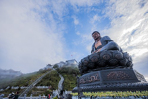 Dáng chùa Việt uy nghiêm trên đỉnh Đông Dương