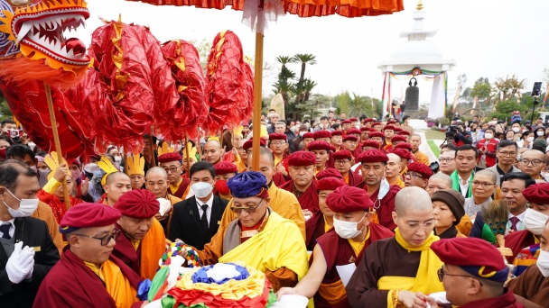 Ngài Gyalwang Drukpa khai đàn Pháp hội cầu an đầu Xuân tại Đại Bảo tháp Mandala Tây Thiên