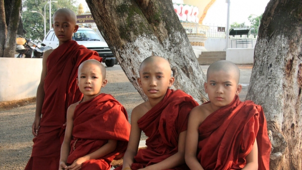 Đức Phật đã chỉ ra gần gũi bạn ác có sáu tai họa