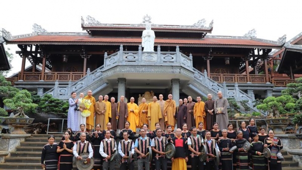 Đắk Lắk: Phân ban Phật tử Dân tộc T.Ư trao 200 phần quà đến đồng bào Ê-đê tại địa phương
