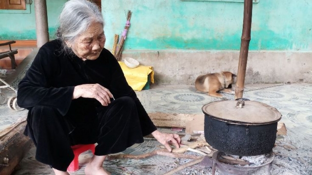 Về mau, kẻo Mẹ hôn hoàng nắng thu...