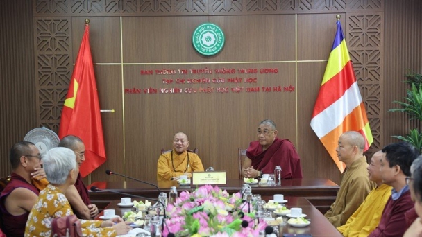 Tăng đoàn Tu viện Gyuto, Ấn Độ thăm Tạp chí Nghiên cứu Phật học tại Hà Nội