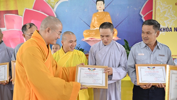 Phật giáo A Lưới bế giảng khóa nghiệp vụ hoằng pháp viên cư sĩ
