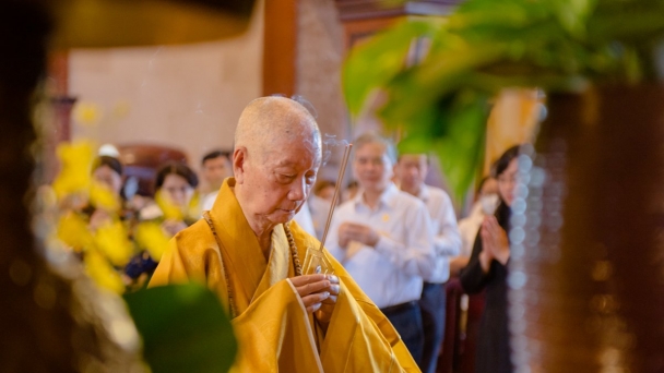 “Tôi lạy Phật, nghĩ về Phật để tạo độ cảm tâm giữa tôi và Phật”