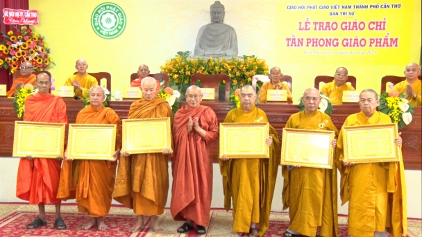 Tấn phong Giáo phẩm là gì