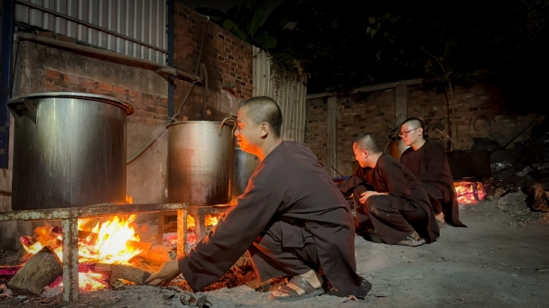 Bánh tét yêu thương từ tu viện Khánh An