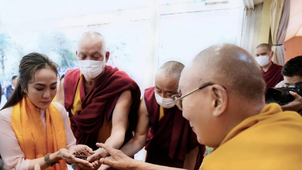 Ca sĩ Phật tử Sa Huỳnh: 'Được gặp Đức Dalai Lama là hạnh phúc lớn với tôi'