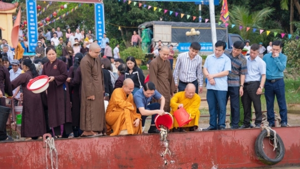 Phật giáo Thanh Hóa phóng sanh hơn 2 tấn cá