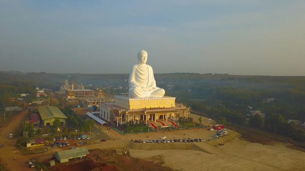 Chiêm ngưỡng những tượng Phật lớn nhất Việt Nam