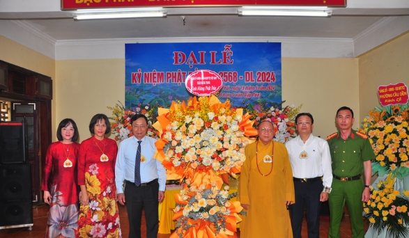 Bí thư Quận ủy Hai Bà Trưng chúc mừng Phật đản tại chùa Liên Phái