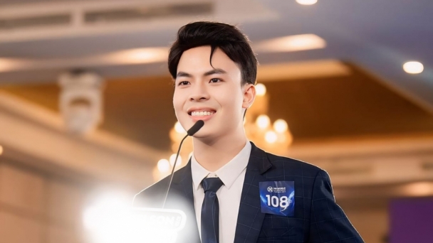 Về một thí sinh Mr World Vietnam mồ côi cha mẹ, yêu ăn chay, ngồi thiền