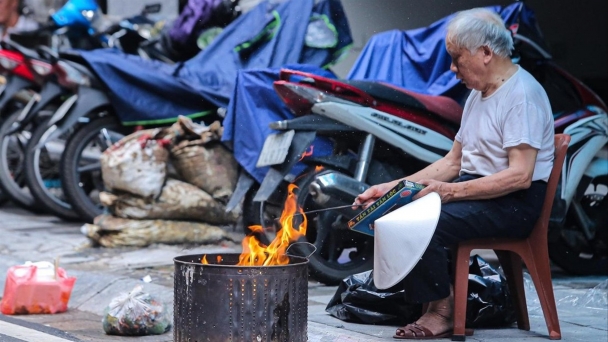 Vu lan không sa đà cầu cúng, đốt vàng mã