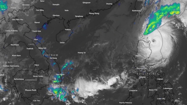 Mắt bão Yinxing rõ rệt khi tiệm cận siêu bão, ngày mai đổ bộ Biển Đông