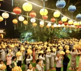 Lung linh ánh đèn hoa đăng kính mừng Đại lễ Phật đản PL: 2567 tại chùa Thiên Quang