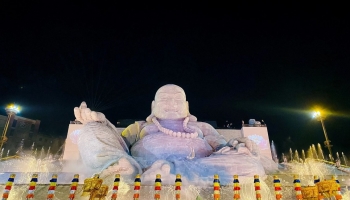 Chiêm ngưỡng bức tượng Phật Di Lặc vừa khai quang trên núi Bà Đen