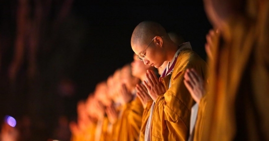 Tìm hiểu quy y ngũ giới là gì và vai trò của nó trong đạo Phật và tâm linh