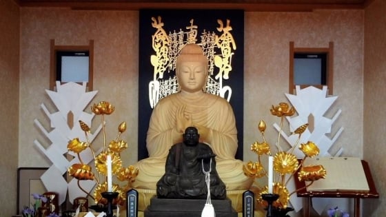 Thờ tượng Phật: Tượng Phật là một trong những biểu tượng của tôn giáo Phật giáo, đại diện cho sự thanh tịnh, tinh hoa và tình yêu thương. Nếu bạn muốn tìm kiếm những bức tượng Phật đẹp, tối giản và lịch sự, hãy đến với chúng tôi. Chúng tôi cung cấp những tác phẩm nghệ thuật tuyệt đẹp giúp các bạn có thêm động lực và năng lượng trong cuộc sống.