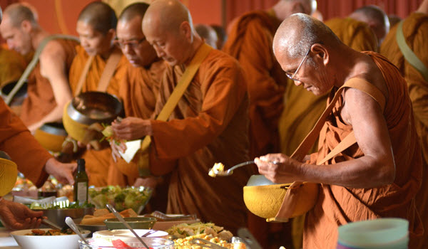 Vì sao người Phật tử nên ăn chay?