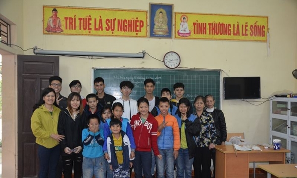 Lớp học tình thương tại chùa Hương Lan cho trẻ em nghèo, khuyết tật