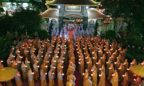 Lễ Hoa đăng tại chùa Bồ Đề Đạo Tràng, Bình Dương