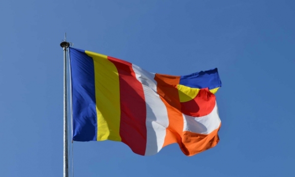 Nguồn gốc và ý nghĩa lá cờ ngũ sắc của Phật giáo