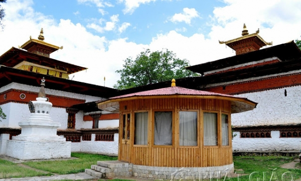 Ngôi già lam cổ tự Kyichu Lhakhang tuyệt đẹp ở Bhutan
