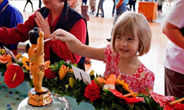 Ý niệm công đức tắm Phật trong Đại lễ Phật Đản