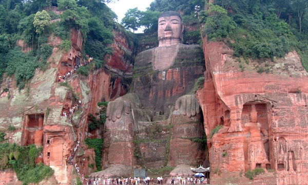Sau 6 tháng trùng tu tượng Phật bằng đá lớn nhất thế giới đón khách trở lại