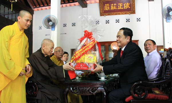 Ông Trần Thanh Mẫn chúc mừng Lễ Phật đản tại tỉnh Quảng Trị