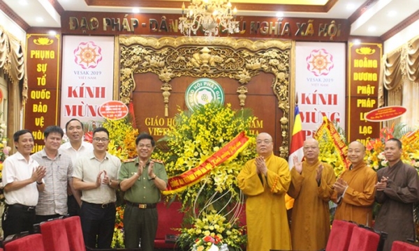 Giám đốc Công an Hà Nội chúc mừng Trung ương Giáo hội Phật giáo Việt Nam