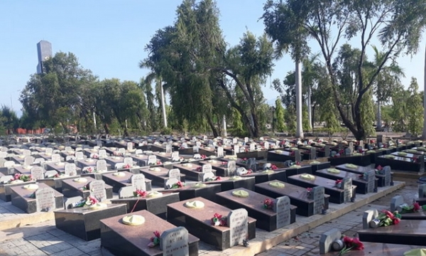 BTS Phật giáo Ninh Hòa viếng nghĩa trang liệt sĩ