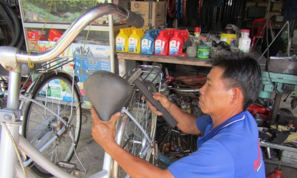 Người sửa xe già tặng gần 70 xe đạp cho học sinh nghèo