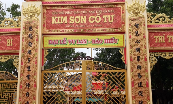 Câu lạc bộ nữ doanh nghiệp tỉnh Cà Mau cúng dường trường hạ chùa Kim Sơn