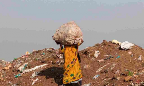 Delhi: Núi rác tại bãi rác Ghazipur sẽ cao hơn đền Taj Mahal vào năm 2020