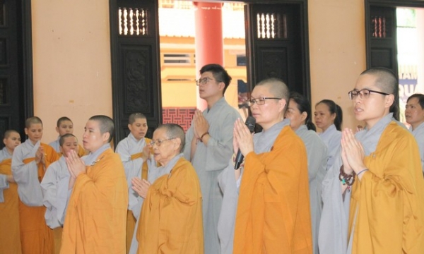 Quan Âm Tu Viện cúng dường trường hạ chùa Quang Minh