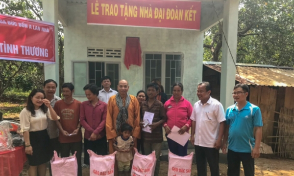 Chùa Đức Bổn A Lan Nhã trao tặng 4 căn nhà tình thương cho đồng bào dân tộc tại Bình Phước