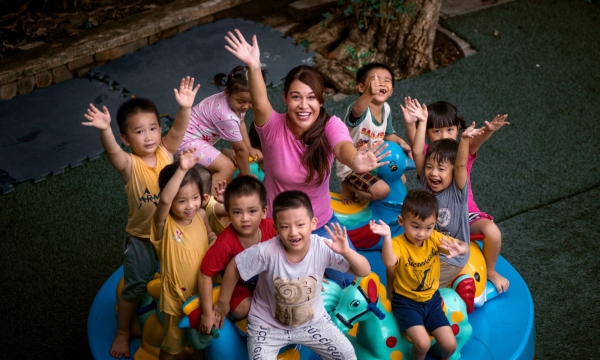 Cô gái Thụy Sĩ dành trọn thanh xuân cho trẻ bất hạnh ở Việt Nam