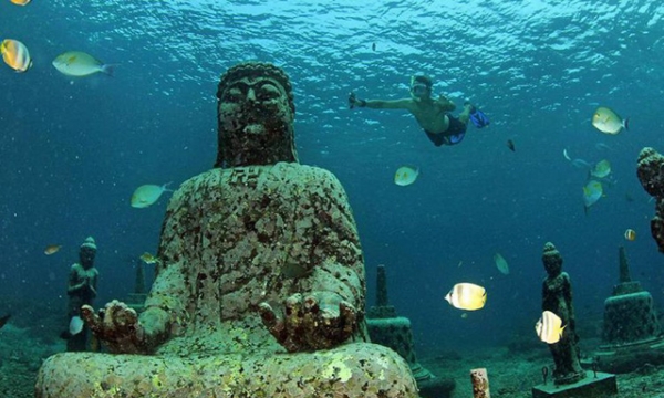 Những bức tượng Phật bí ẩn dưới lòng đại dương