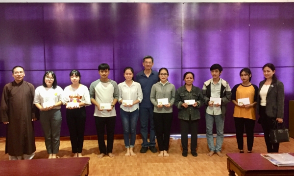 Tiếp sức đến trường cho 8 sinh viên năm 2 tại TT Huế