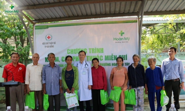 Khám và cấp phát thuốc miễn phí cho người cao tuổi có hoàn cảnh khó khăn tại Đà Nẵng