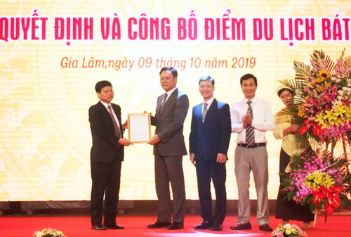 Làng nghề gốm sứ xã Bát Tràng được công nhận là 'điểm du lịch' của Hà Nội