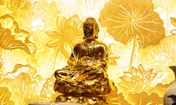 Bàn thờ Phật: Nơi hướng tâm mình về Đấng Giác Ngộ