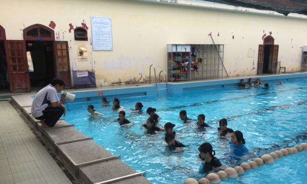 Tập huấn bơi an toàn, phòng tránh tai nạn đuối nước cho gần 120 giáo viên tại TT Huế