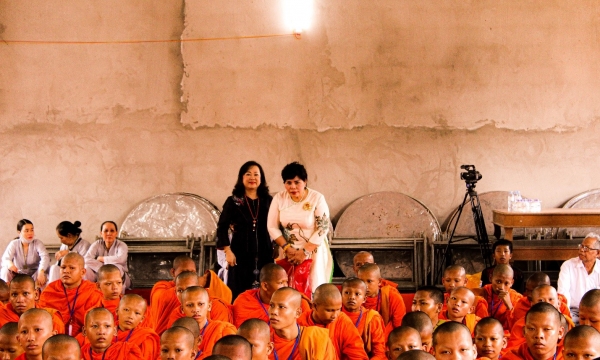 Bình Tây Food hoan hỉ cúng dường Đại lễ dâng y Kathina tại Học viện Phật giáo Nam Tông Khmer