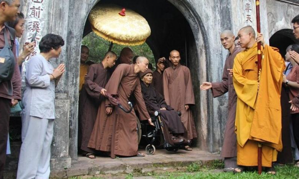 Thiền sư Thích Nhất Hạnh rời chùa Từ Hiếu (TT Huế) sang Thái Lan